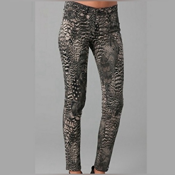 rag & bone Denim - Rag & Bone Gray Tan Feather Snakeskin Print Skinny Jean Leggings - Size 24